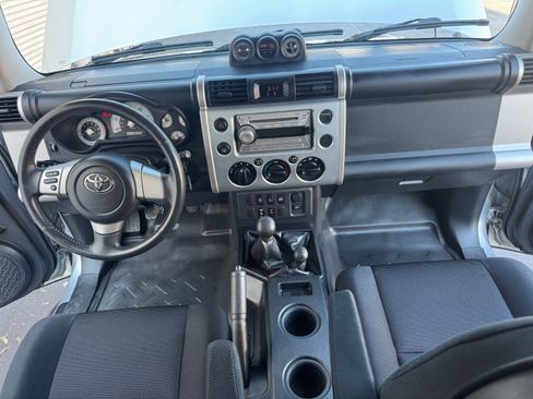 Used 2007 Toyota FJ Cruiser image 32