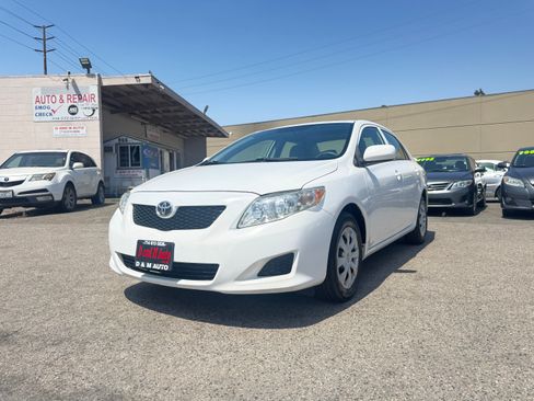 Used 2009 Toyota Corolla LE FWD image 2
