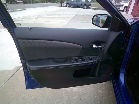 Used 2014 Dodge Avenger SE FWD image 13