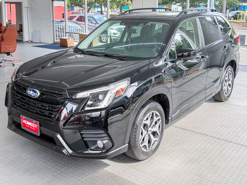 Used 2023 Subaru Forester Premium AWD/4WD image 3