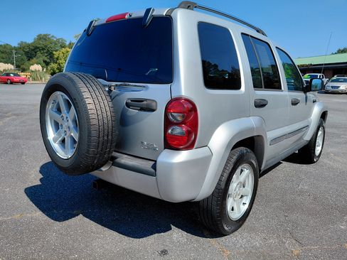 Used 2007 Jeep Liberty Limited image 3