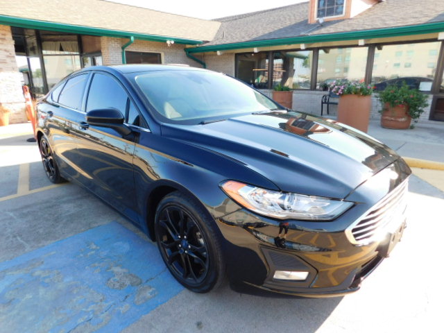 Used 2019 Ford Fusion SE FWD image 1