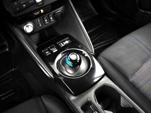 Used 2022 Nissan Leaf SV Plus image 25