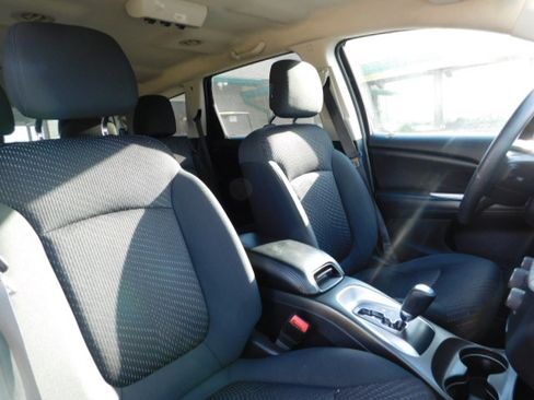 Used 2018 Dodge Journey SXT image 25