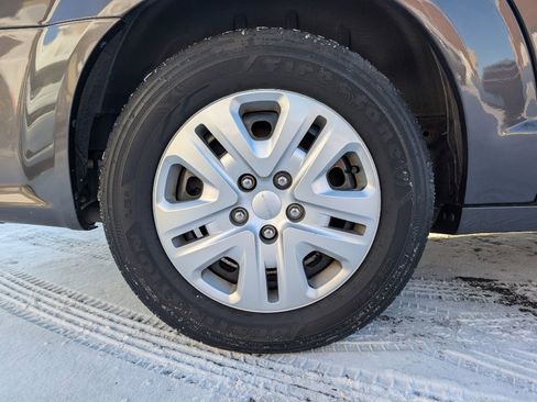 Used 2017 Dodge Grand Caravan SE image 5