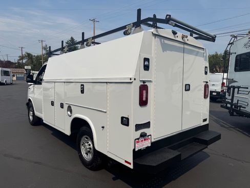 Used 2020 Chevrolet Express 3500 image 2