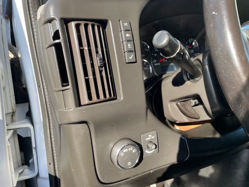 Used 2019 Chevrolet Express 3500 image 16