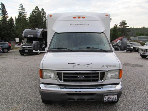Used 2004 Ford E-350 and Econoline 350 Super Duty RWD image 5