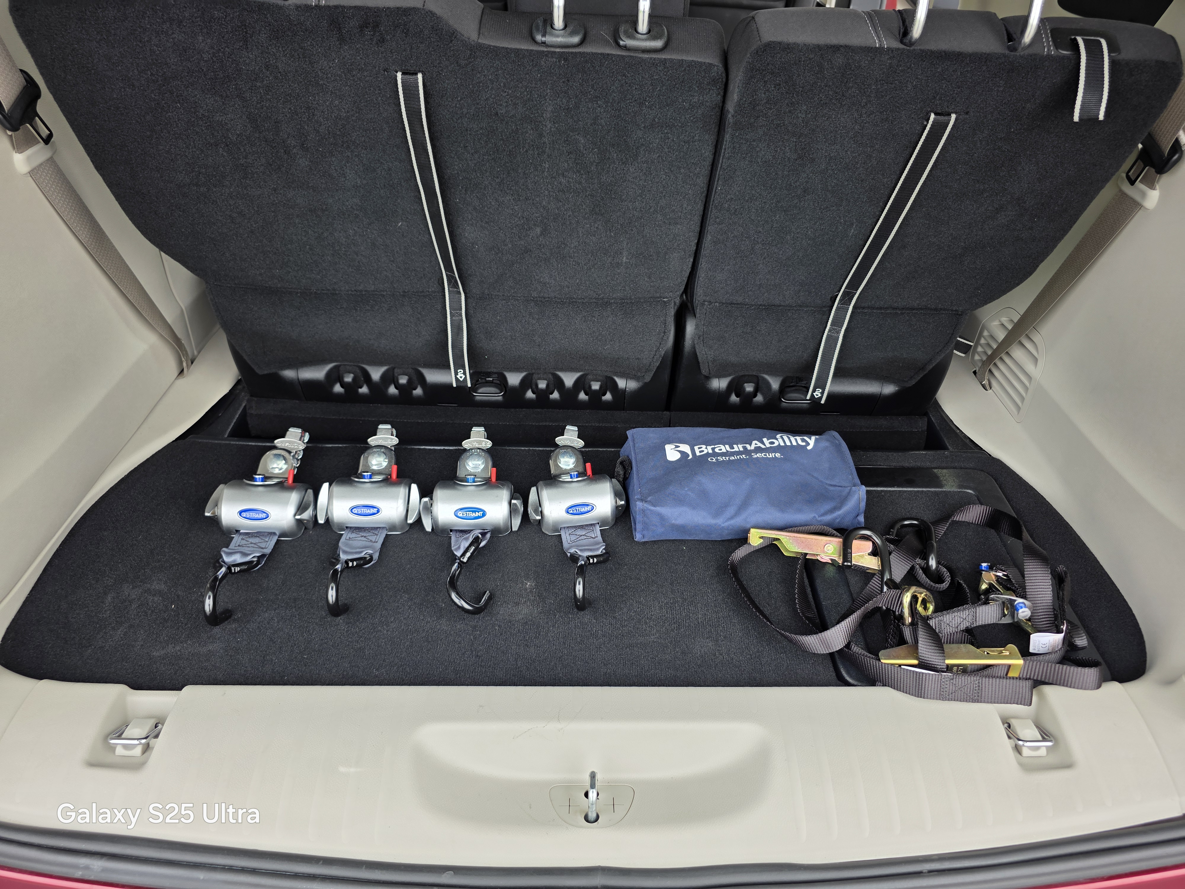 Used 2023 Chrysler Voyager LXi FWD image 24