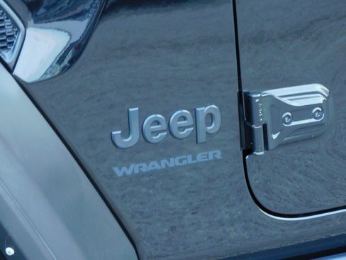 Used 2022 Jeep Wrangler Willys image 8