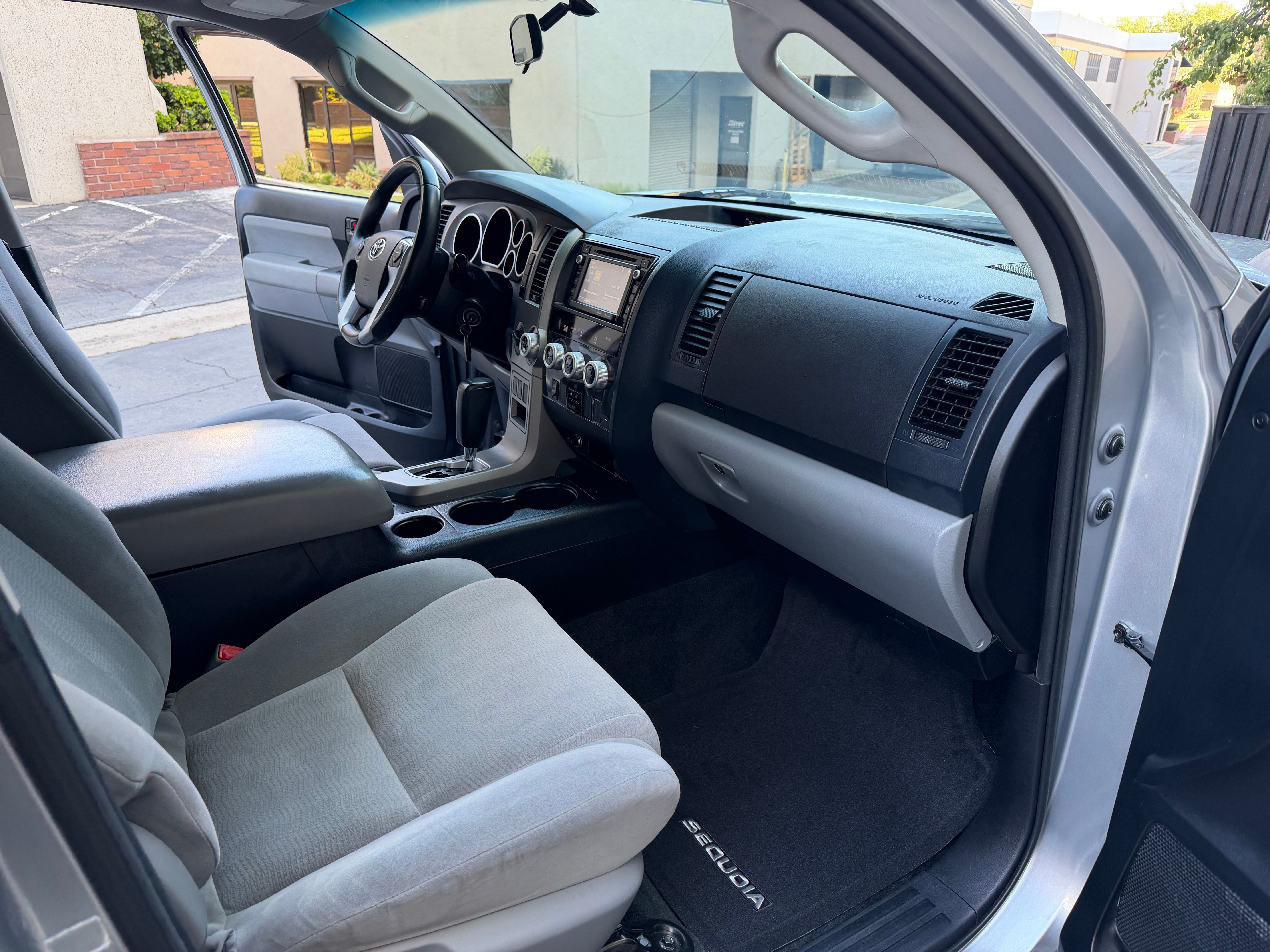 Used 2014 Toyota Sequoia 4WD SR5 image 29