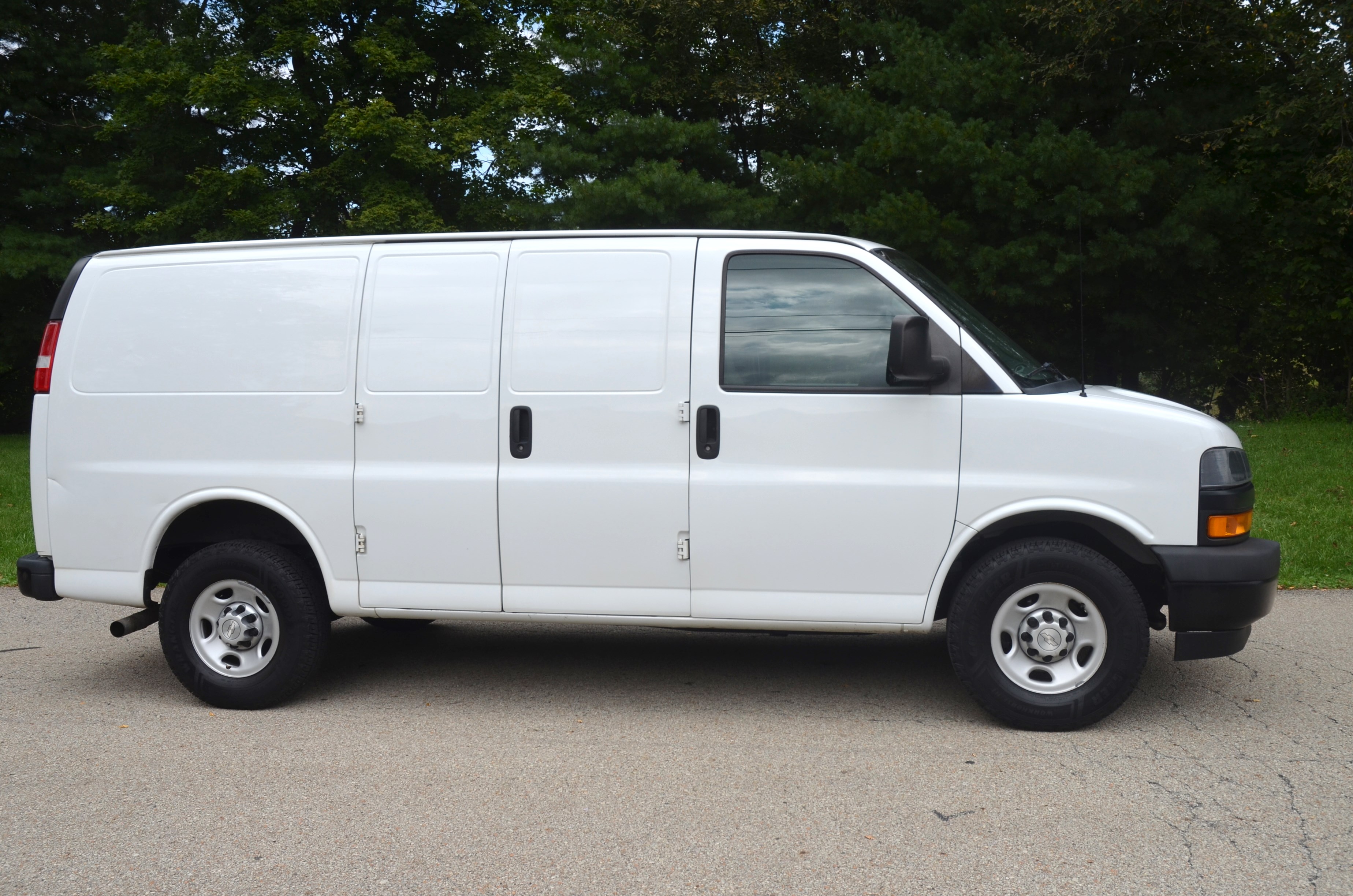 Used 2019 Chevrolet Express 2500 UNAVAIL RWD image 6