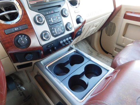 Used 2014 Ford F250 Super Duty Platinum image 19