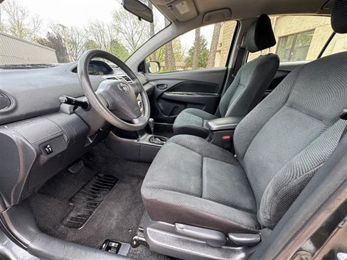 Used 2012 Toyota Yaris image 10