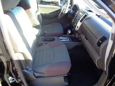 Used 2011 Nissan Frontier PRO-4X image 33