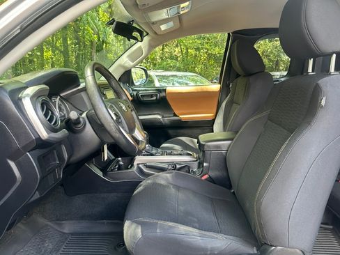 Used 2017 Toyota Tacoma 2WD Access Cab image 18