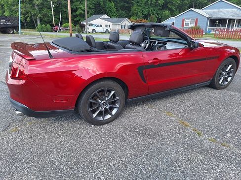 Used 2012 Ford Mustang image 4