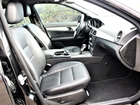 Used 2013 Mercedes-Benz C 250 Sedan image 11