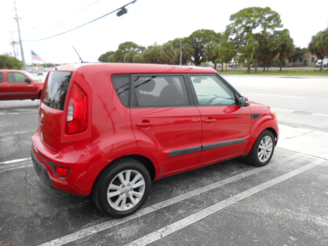 Used 2013 Kia Soul + FWD image 5