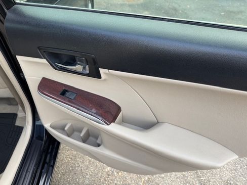Used 2012 Toyota Camry XLE image 10