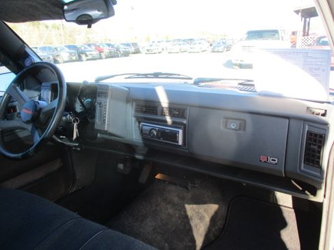 Used 1993 Chevrolet S10 Pickup LS image 21