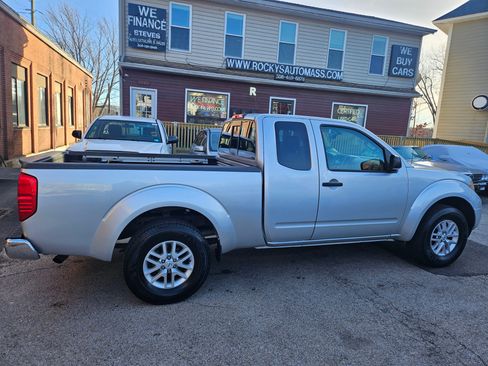 Used 2015 Nissan Frontier SV image 9