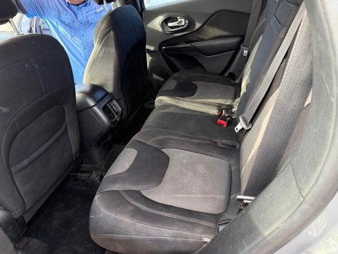 Used 2014 Jeep Cherokee 4WD Latitude image 8