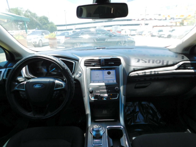 Used 2019 Ford Fusion SE FWD image 12