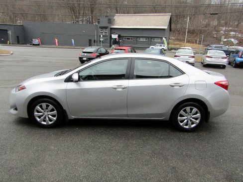 Used 2018 Toyota Corolla LE image 6