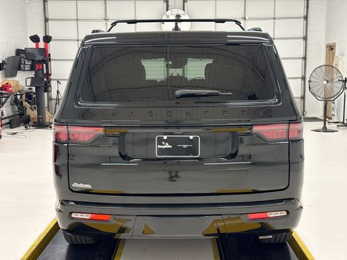 Used 2022 Jeep Wagoneer 2WD Series I image 3