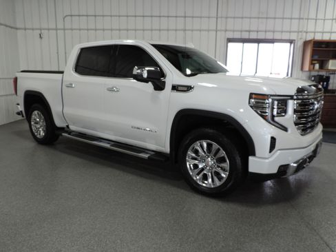Used 2025 GMC Sierra 1500 4x4 Crew Cab Denali image 13