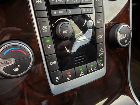 Used 2015 Volvo XC70 T6 Platinum image 52