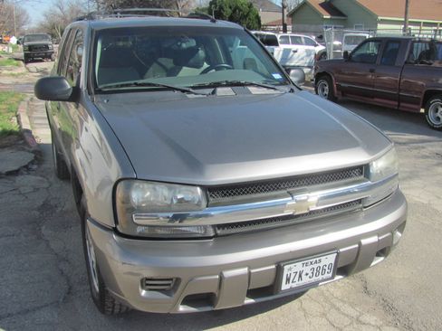 Used 2005 Chevrolet TrailBlazer image 2