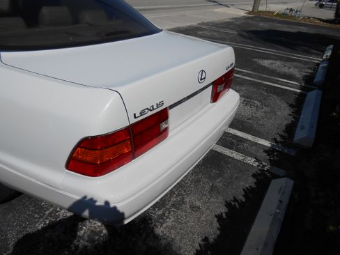 Used 1999 Lexus LS 400 RWD image 4