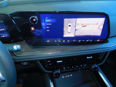 New 2026 Chevrolet Suburban Premier image 4