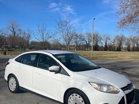 Used 2014 Ford Focus SE image 2