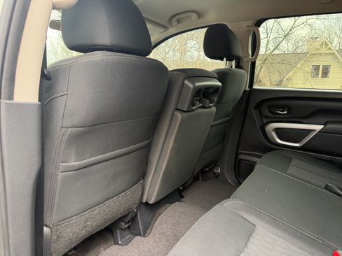 Used 2018 Nissan Titan SV image 26