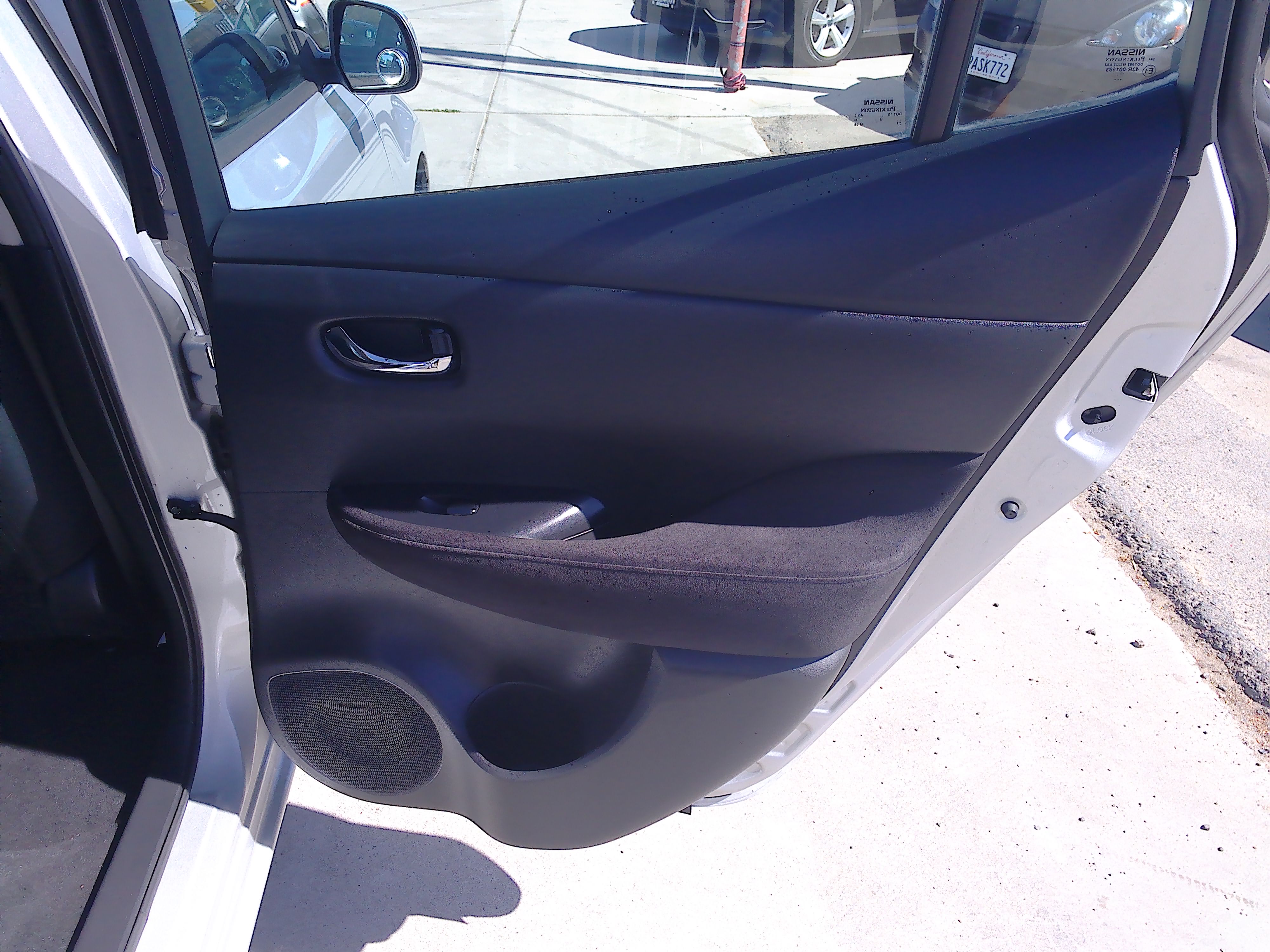 Used 2015 Nissan Leaf S FWD image 12
