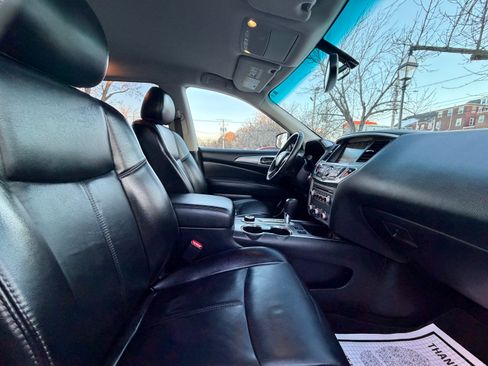 Used 2019 Nissan Pathfinder SL image 18