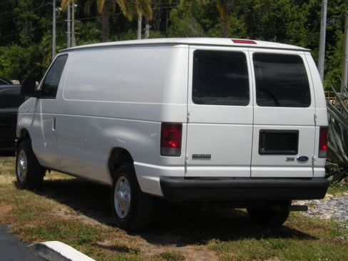 Used 2009 Ford E-150 and Econoline 150 UNAVAIL RWD image 3
