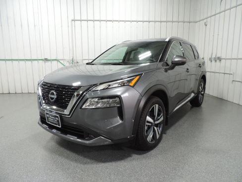 Used 2022 Nissan Rogue SL image 1