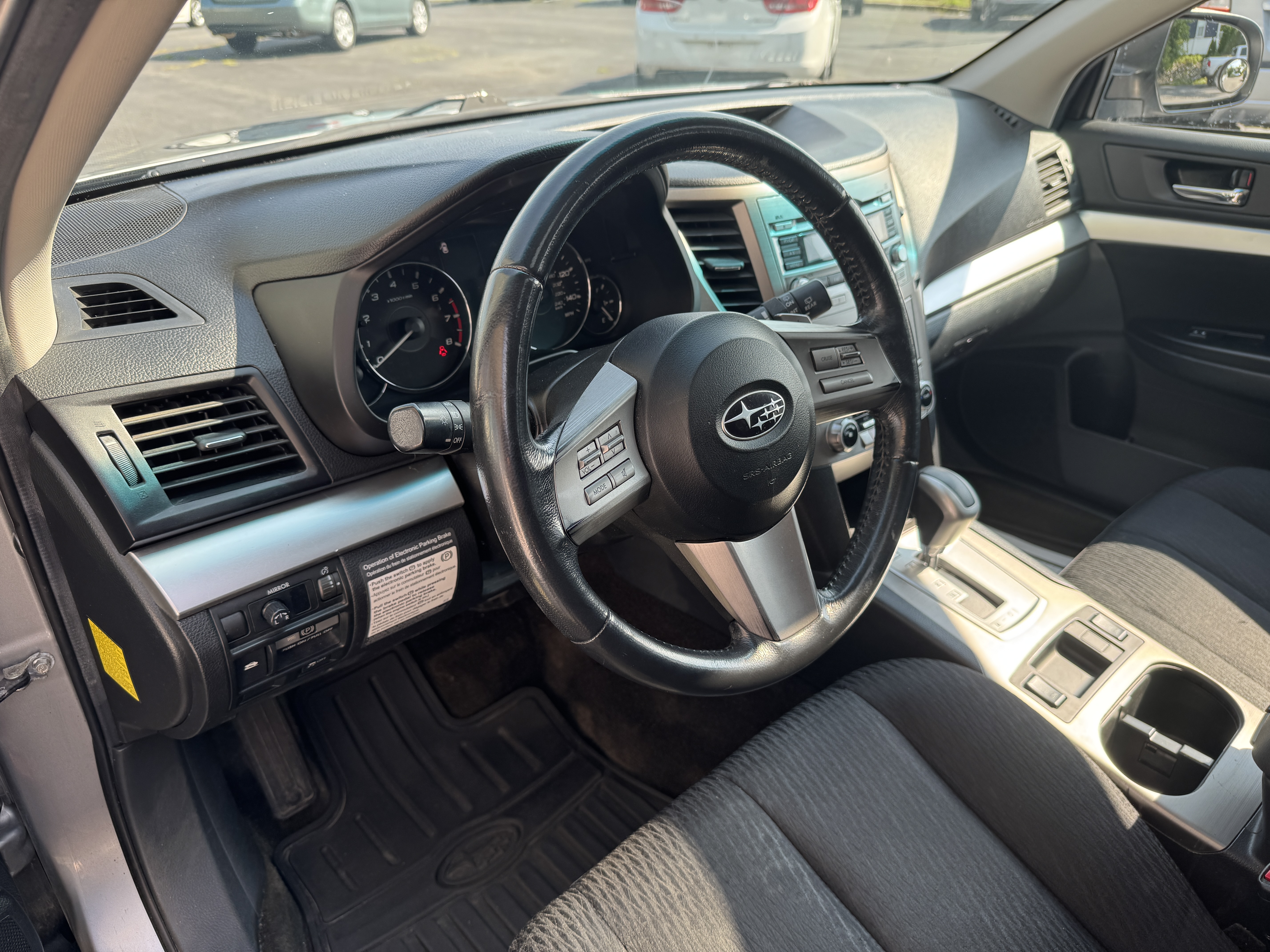 Used 2011 Subaru Outback 2.5i Premium AWD/4WD image 8