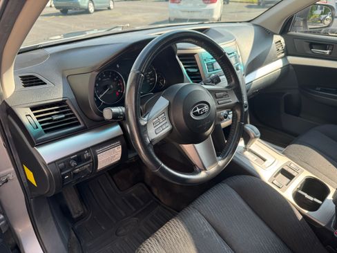 Used 2011 Subaru Outback 2.5i Premium AWD/4WD image 8