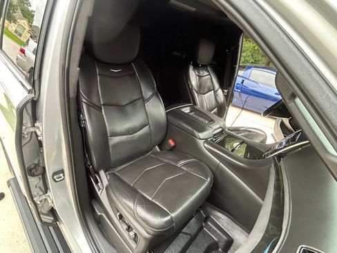 Used 2017 Cadillac Escalade 2WD Platinum image 33