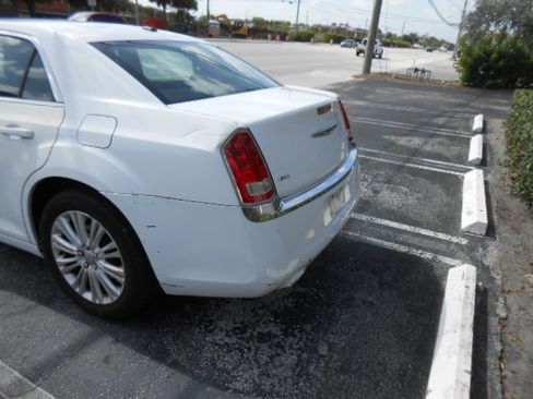 Used 2014 Chrysler 300 AWD image 4