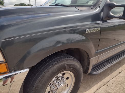 Used 2001 Ford Excursion XLT image 32