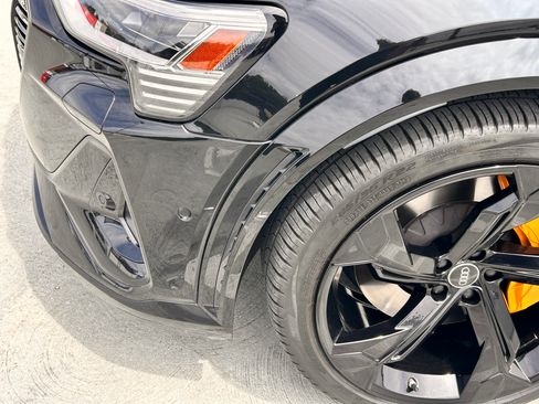 Used 2023 Audi e-tron S Prestige AWD/4WD image 34