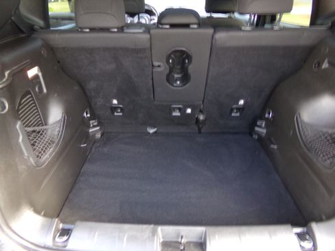 Used 2019 Jeep Renegade FWD Latitude image 13