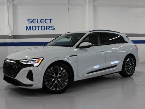 Used 2024 Audi Q8 e-tron Prestige AWD/4WD image 2
