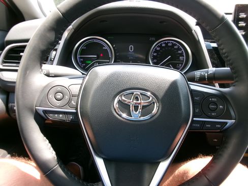 Used 2023 Toyota Camry XLE FWD image 12